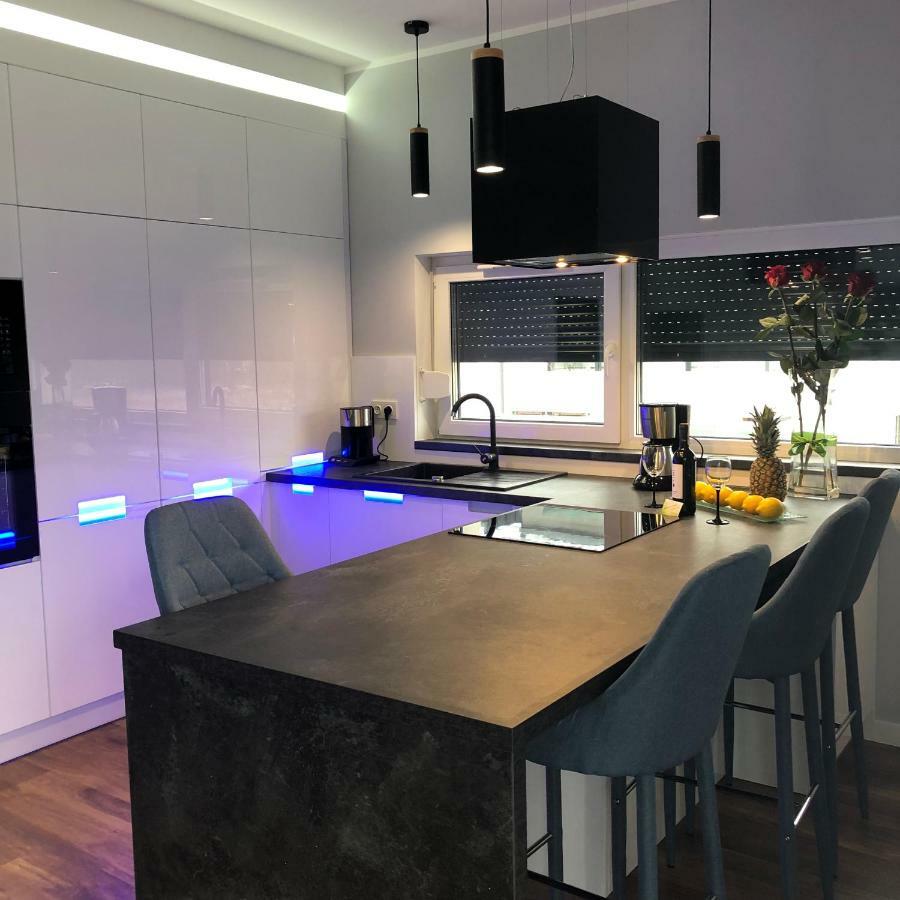 Apartament W Cieplicach Perfekt 옐레니아구라 외부 사진